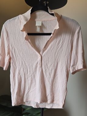 Light Pink Collar Short Sleeve Top